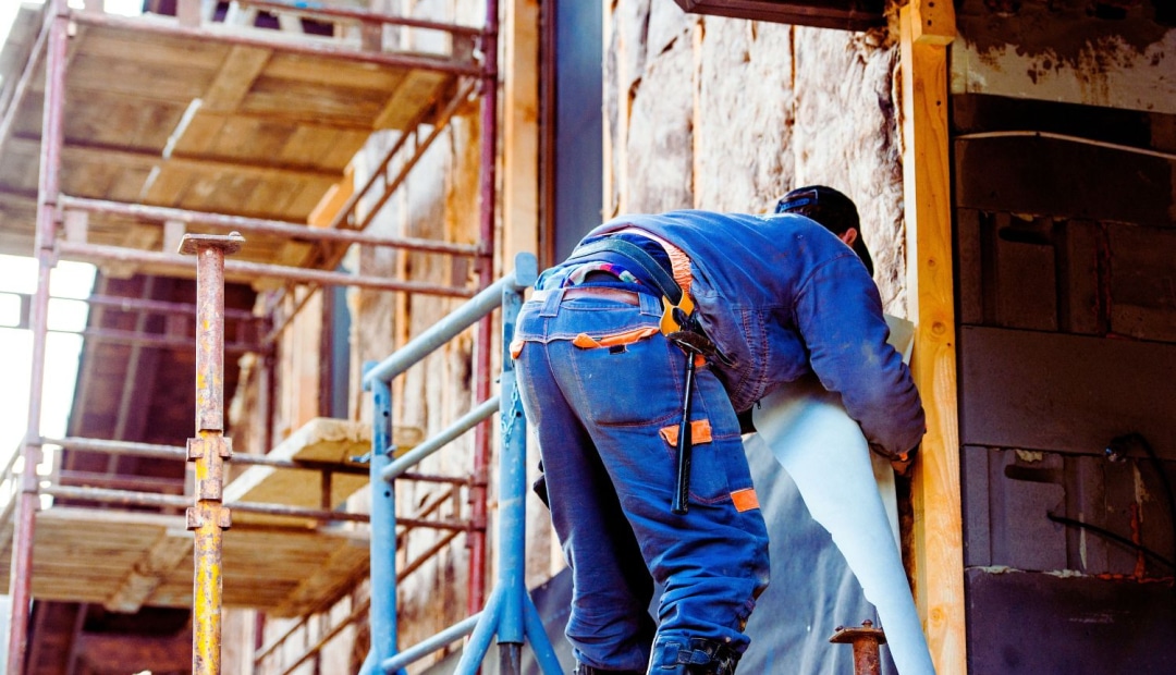 L'isolation par l'extérieur : une solution efficace pour améliorer l'efficacité énergétique de votre maison et vous protéger des intempéries. Découvrez les différentes méthodes et les nombreux avantages de ce type d'isolation.