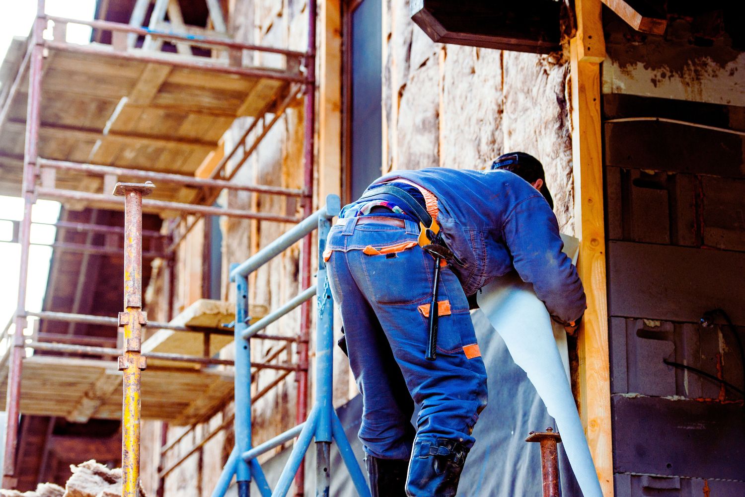 L'isolation par l'extérieur : une solution efficace pour améliorer l'efficacité énergétique de votre maison et vous protéger des intempéries. Découvrez les différentes méthodes et les nombreux avantages de ce type d'isolation.